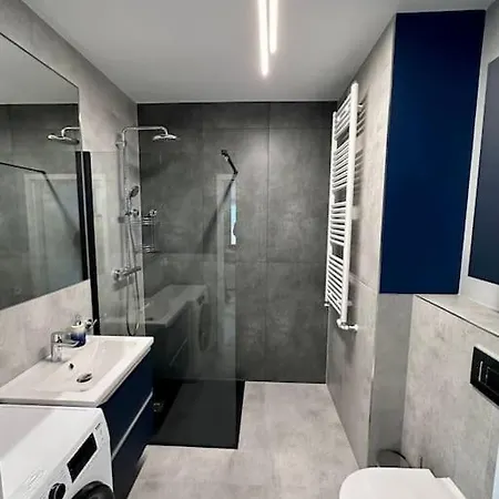 New Apart - Next To Sky Tower Apartment